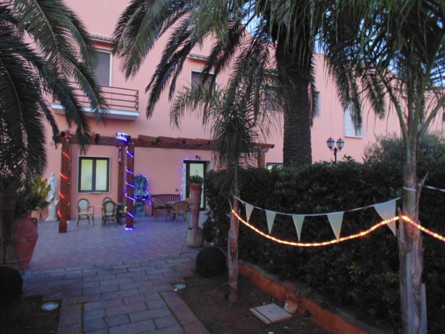 Giardino decorato della residenza per anziani