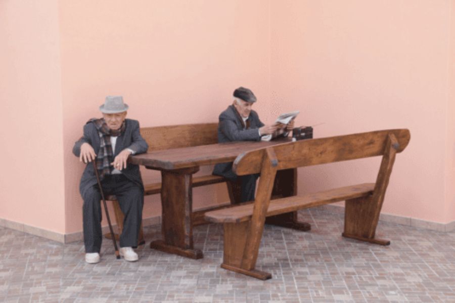 Ospiti che riposano all'aperto