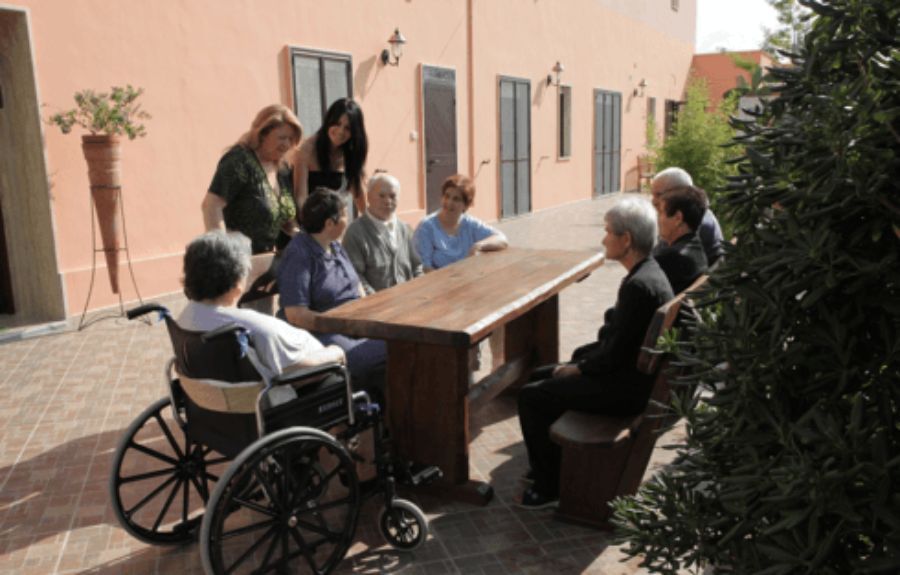 Attività ricreazionali all'aperto per anziani e disabili