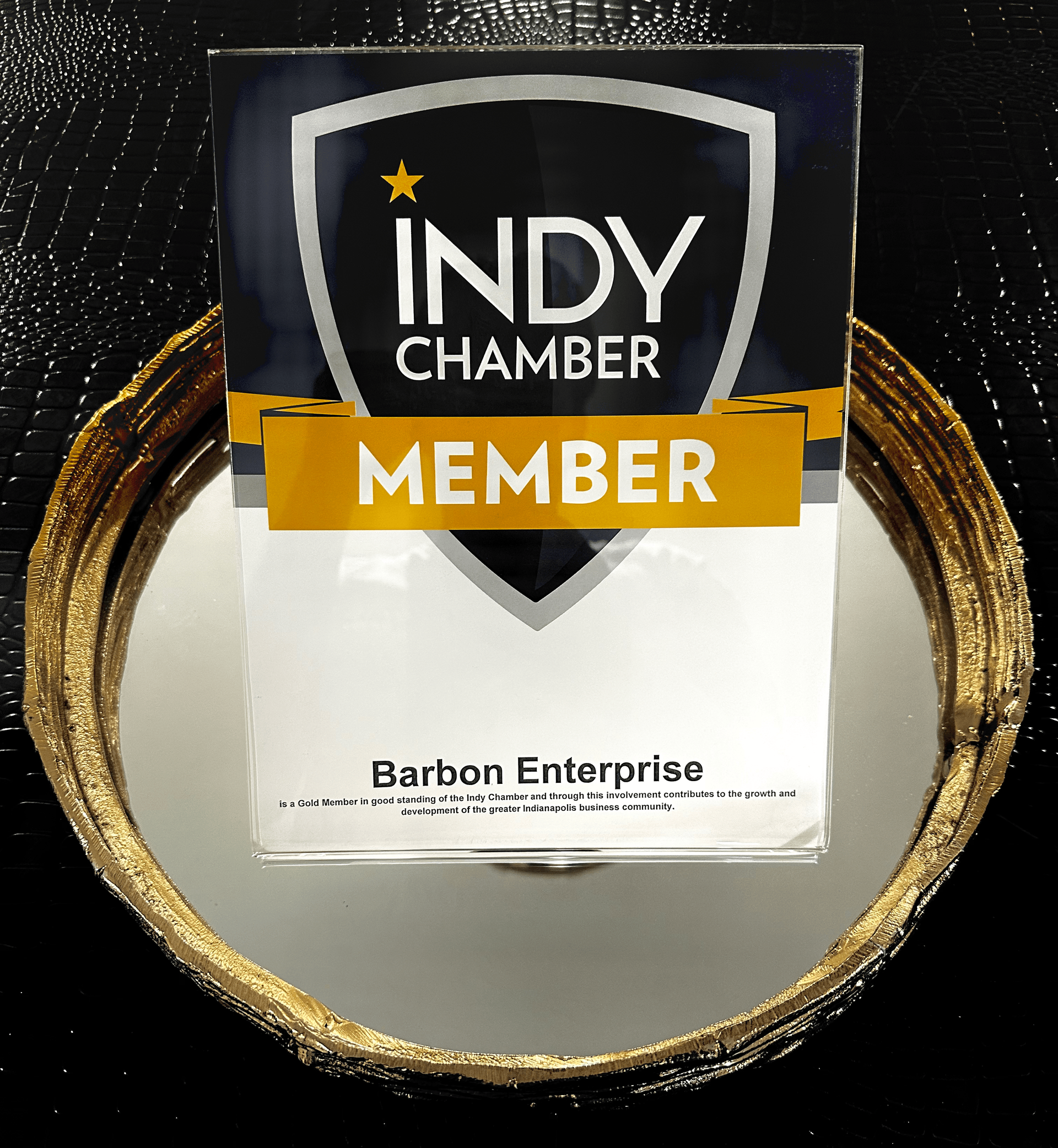 A card that says indy chamber member on it