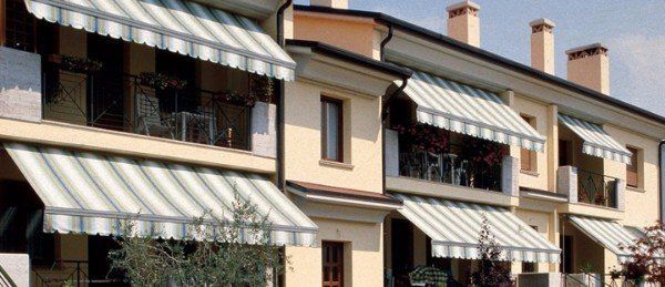 Tende da sole a bracci