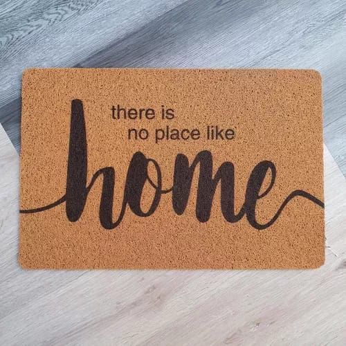 Felpudo marrón con la frase 