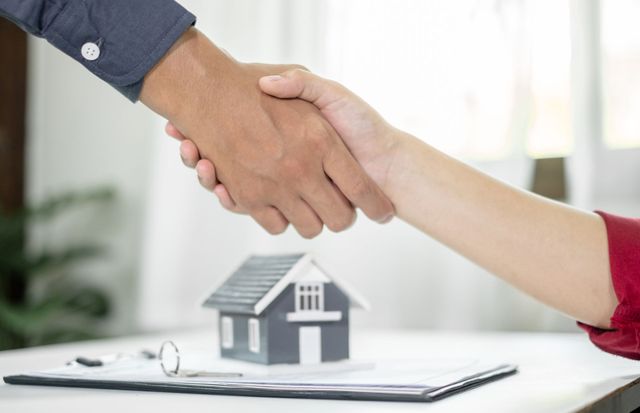 Property manager shaking hands with a property owner.