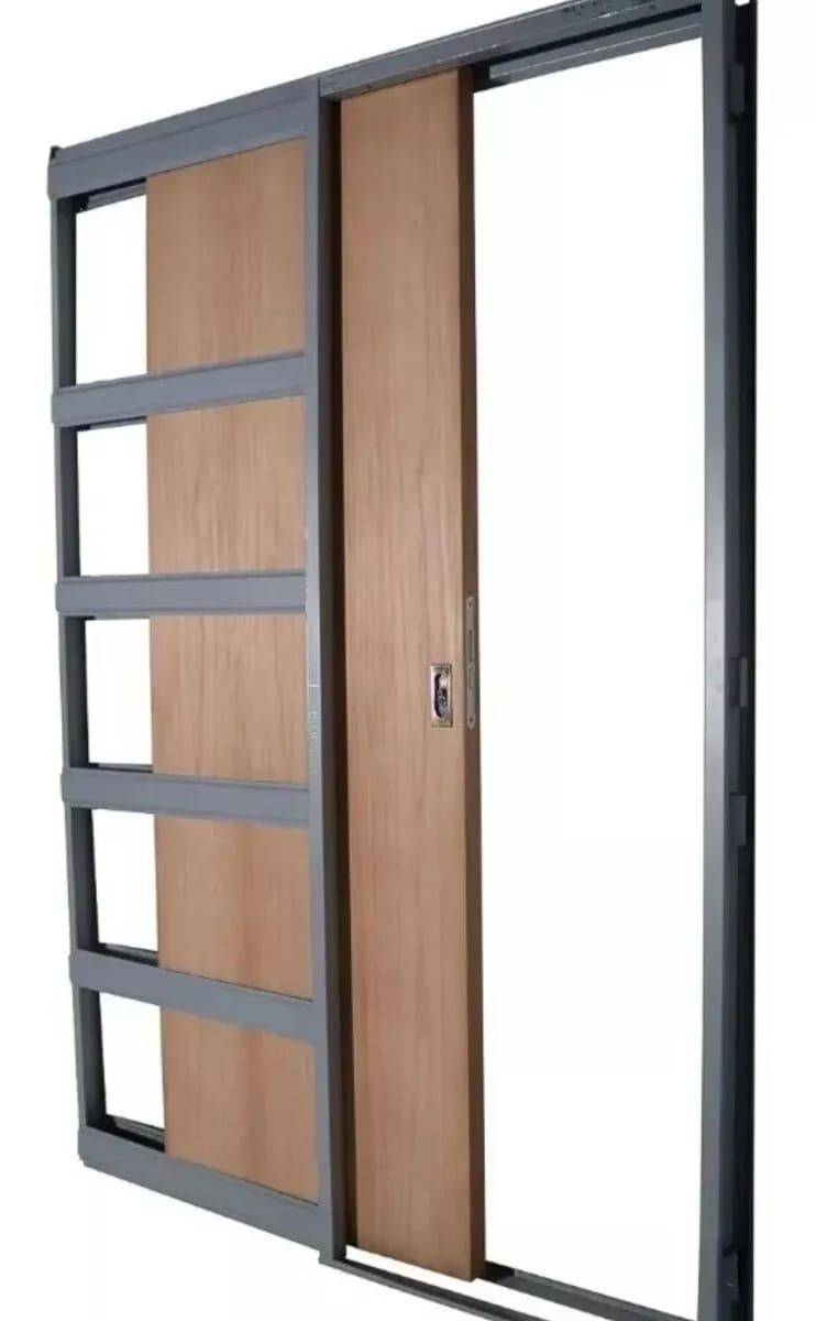 Puerta interior corrediza: panel de madera clara, marco gris, panel de vidrio parcial, puerta abierta.