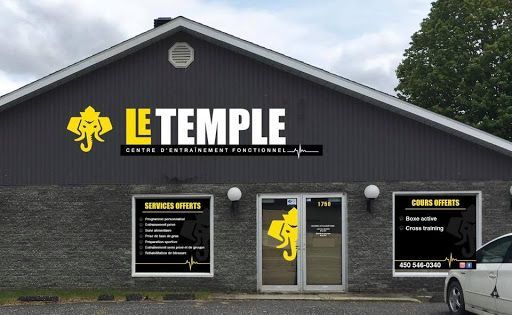 Un bâtiment avec le mot « le temple » dessus