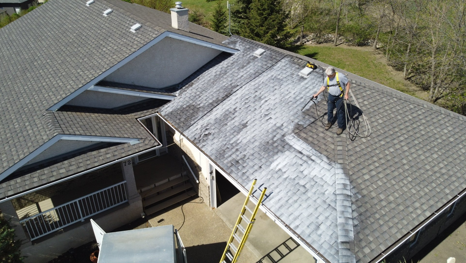 A home on the East side of Columbus, OH in need of roof rejuvenation services