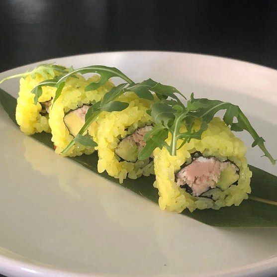 Uramaki con tonno e avocado