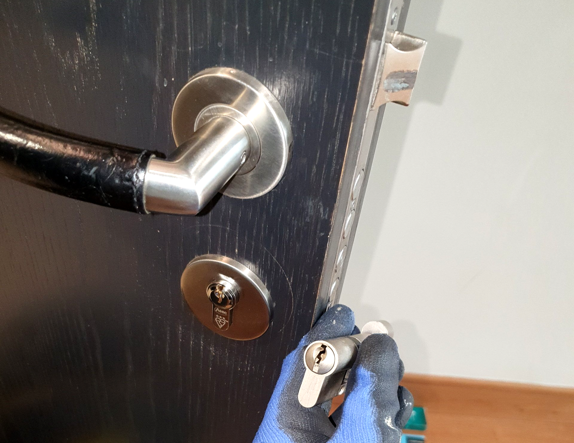 lock change locksmith services in and around Morden