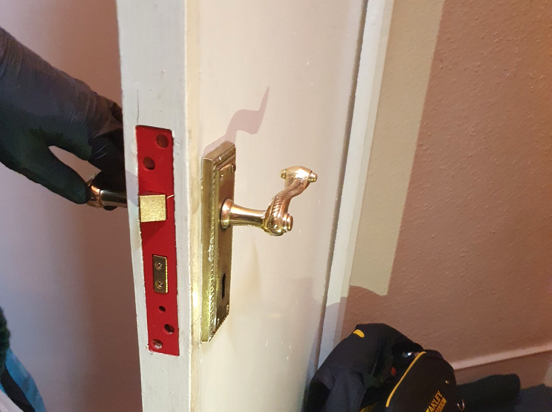 after burglary locksmith services in and around Morden