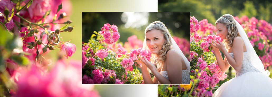 Eine Braut im Brautkleid riecht rosa Blumen in einem Garten.