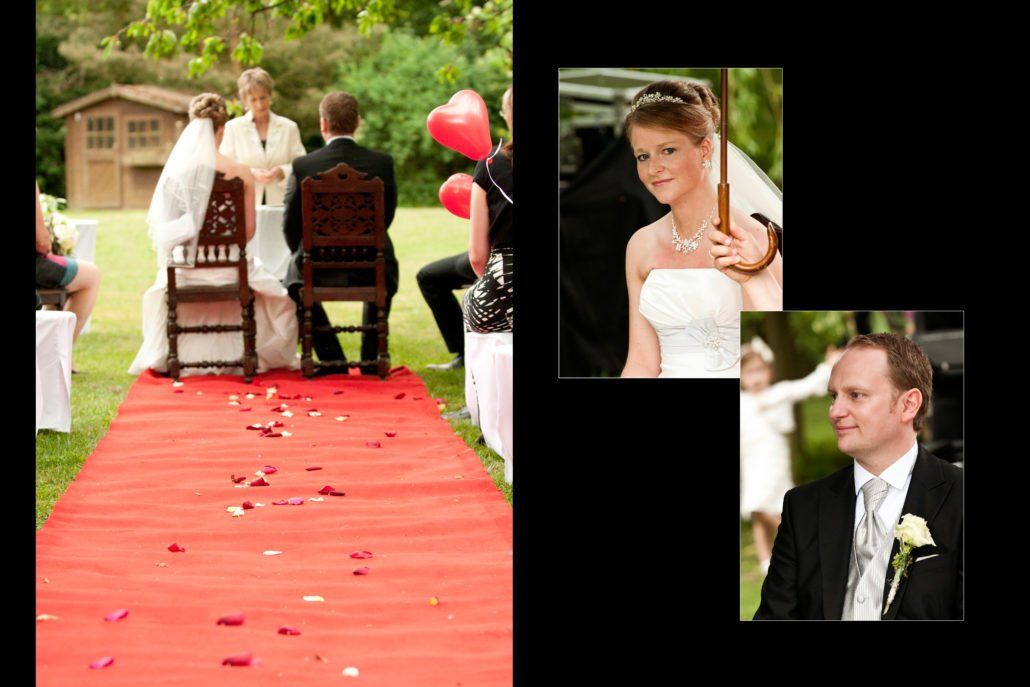 Eine Braut und ein Bräutigam sitzen bei ihrer Hochzeit auf einem roten Teppich