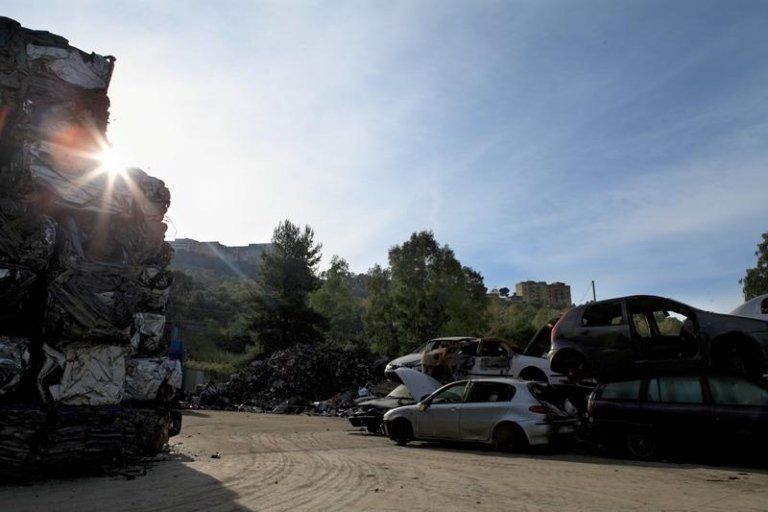 Auto pronte per essere demolite