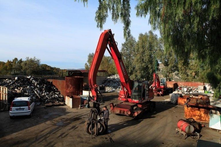 Gru con braccio meccanico