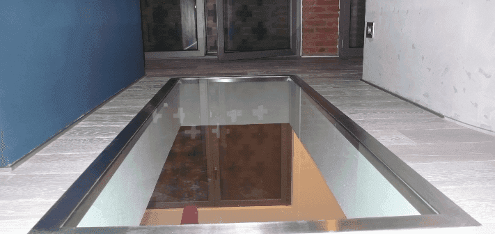 PIANO DI CALPESTIO ACCIAIO E VETRO
