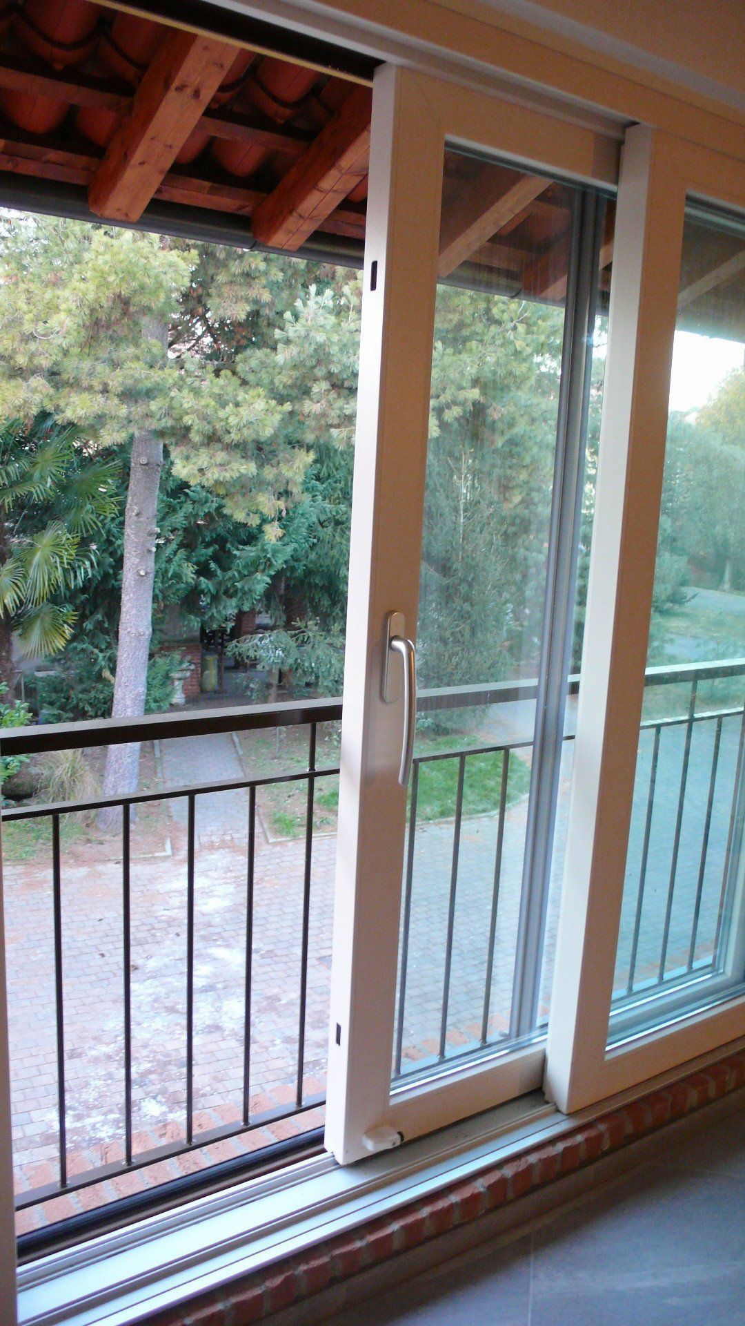 dettaglio finestra in pvc