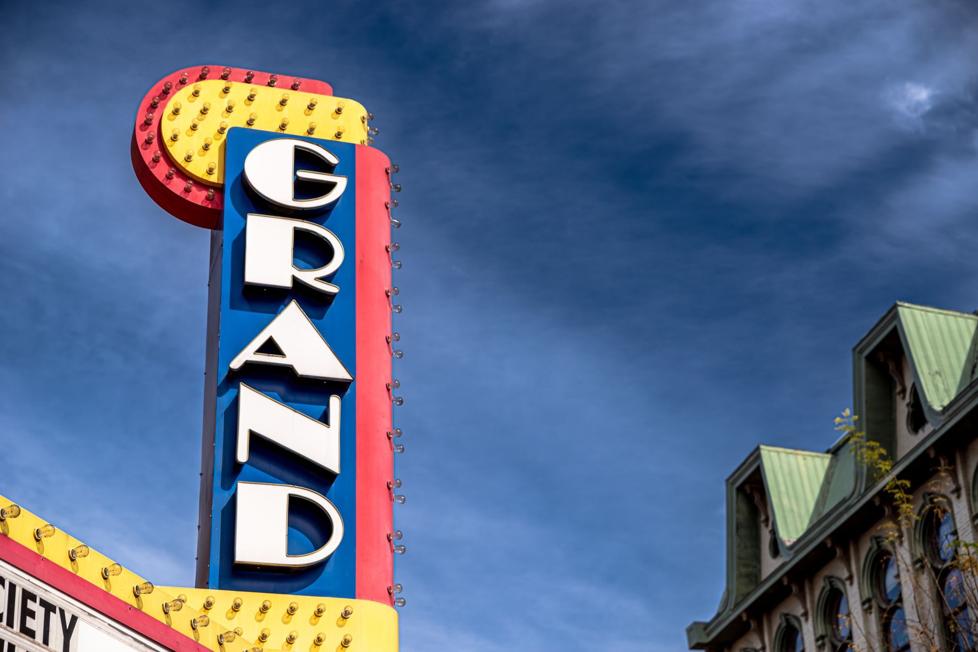 A colorful sign that says grand on it