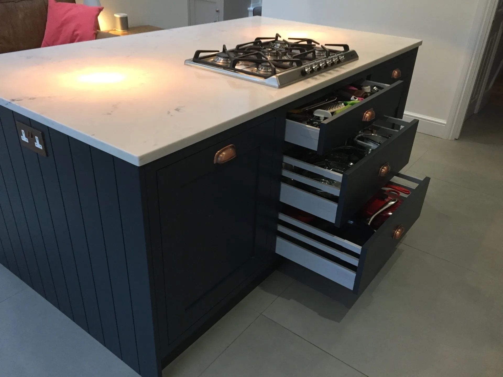 Kitchen island with drawers
