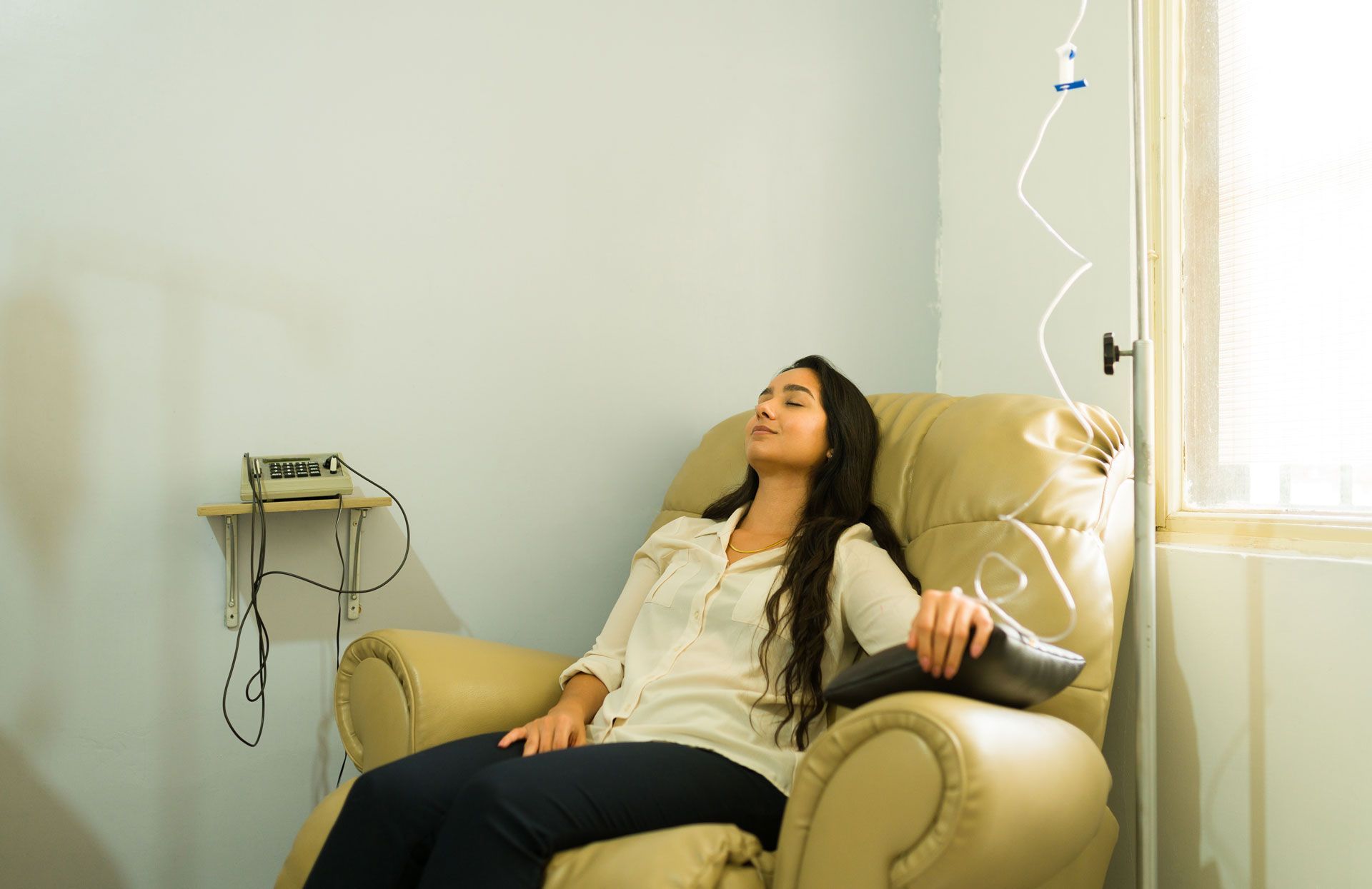 A patient receiving a Myers' Cocktail in Kennesaw.