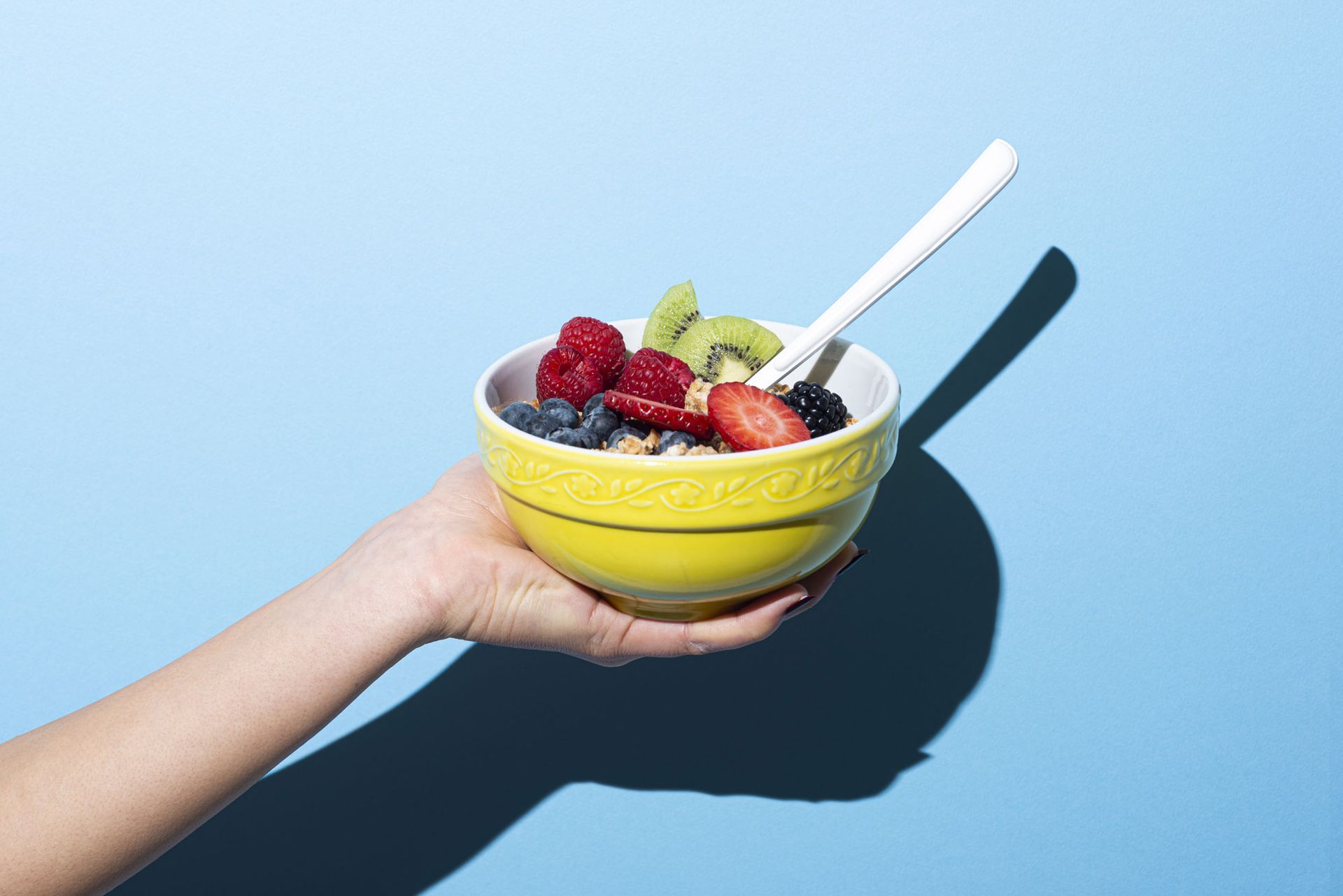 ciotola con frutta e cereali