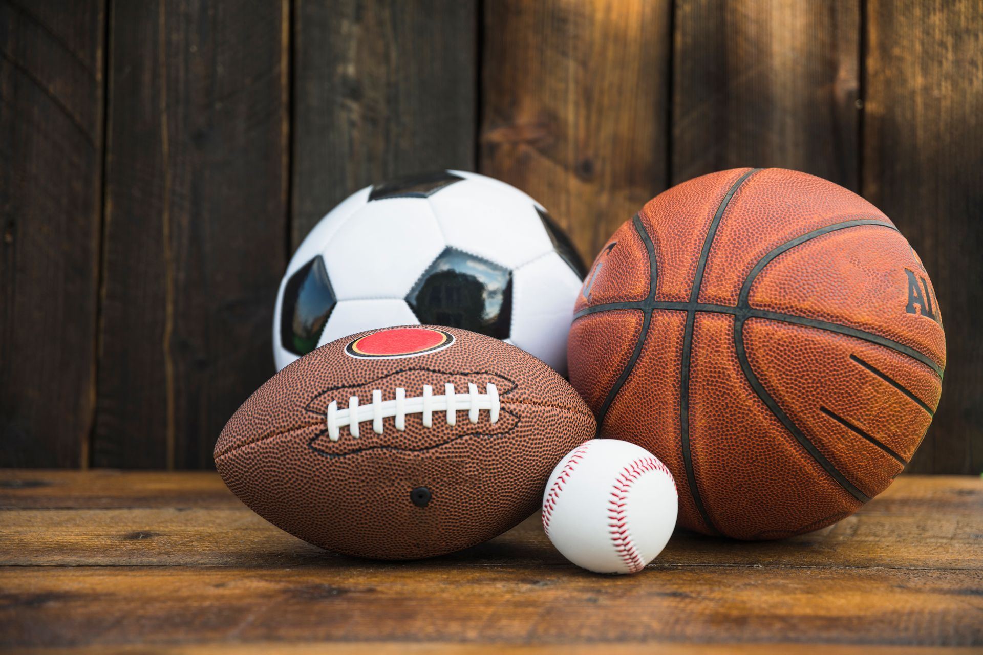 mac n cheese, barbecue ribs and chicken, and lemonade on a striped tablecloth. 