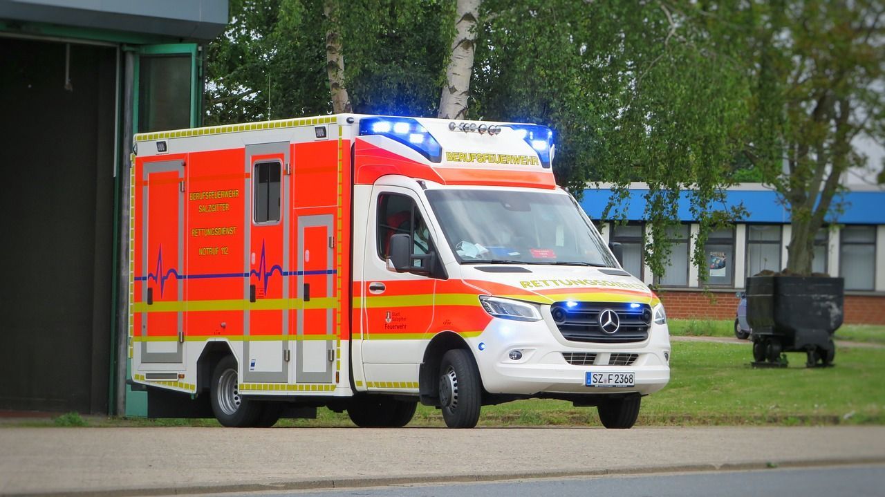 Rettungswagen, Erste Hilfe, Rettung, Notfall, Blaulicht