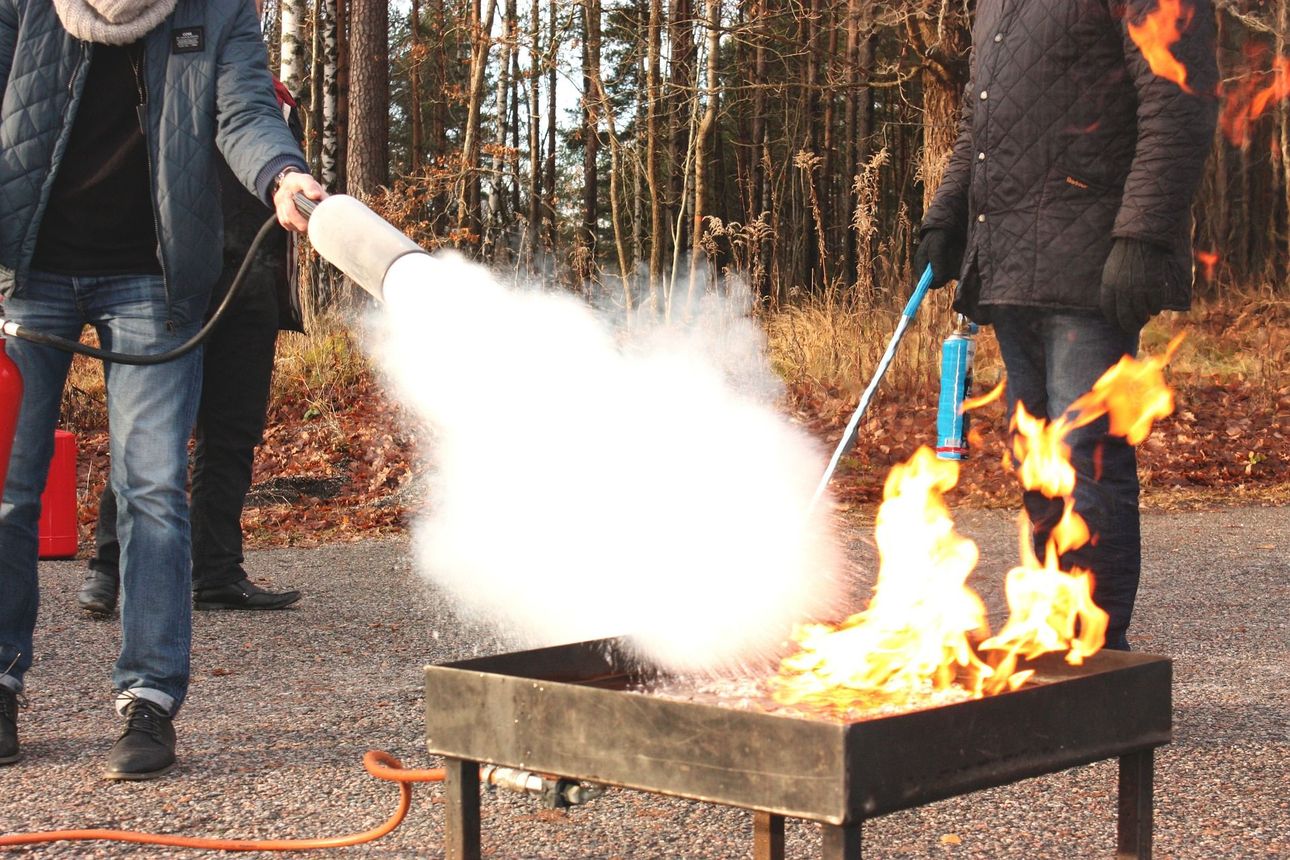 Brandschutzhelfer, Erste Hilfe, Feuer, Feuerlöscher, Menschen