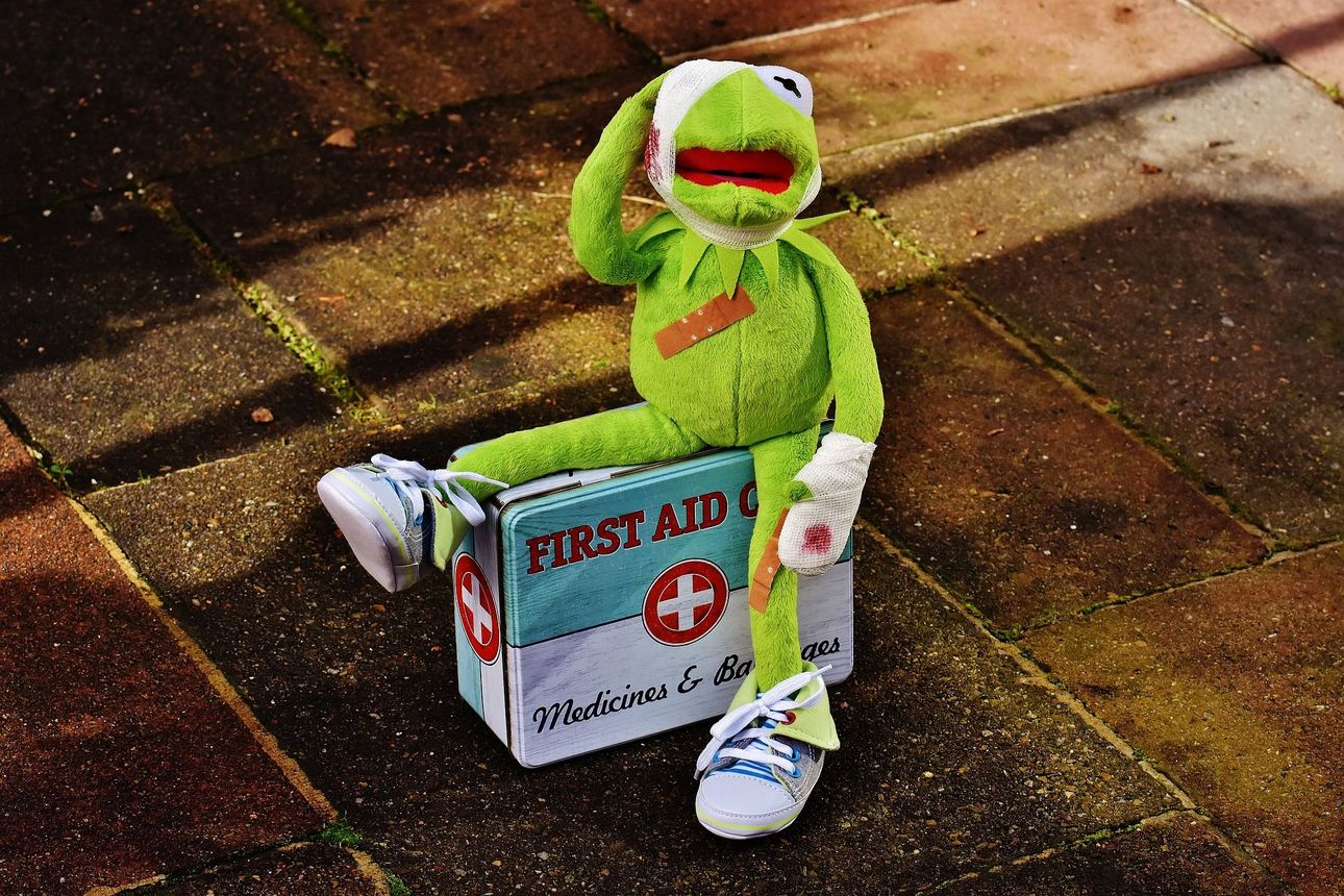 Kermit, Frosch,grün, Verletzt, Verletzungen, Verband, Pflaster