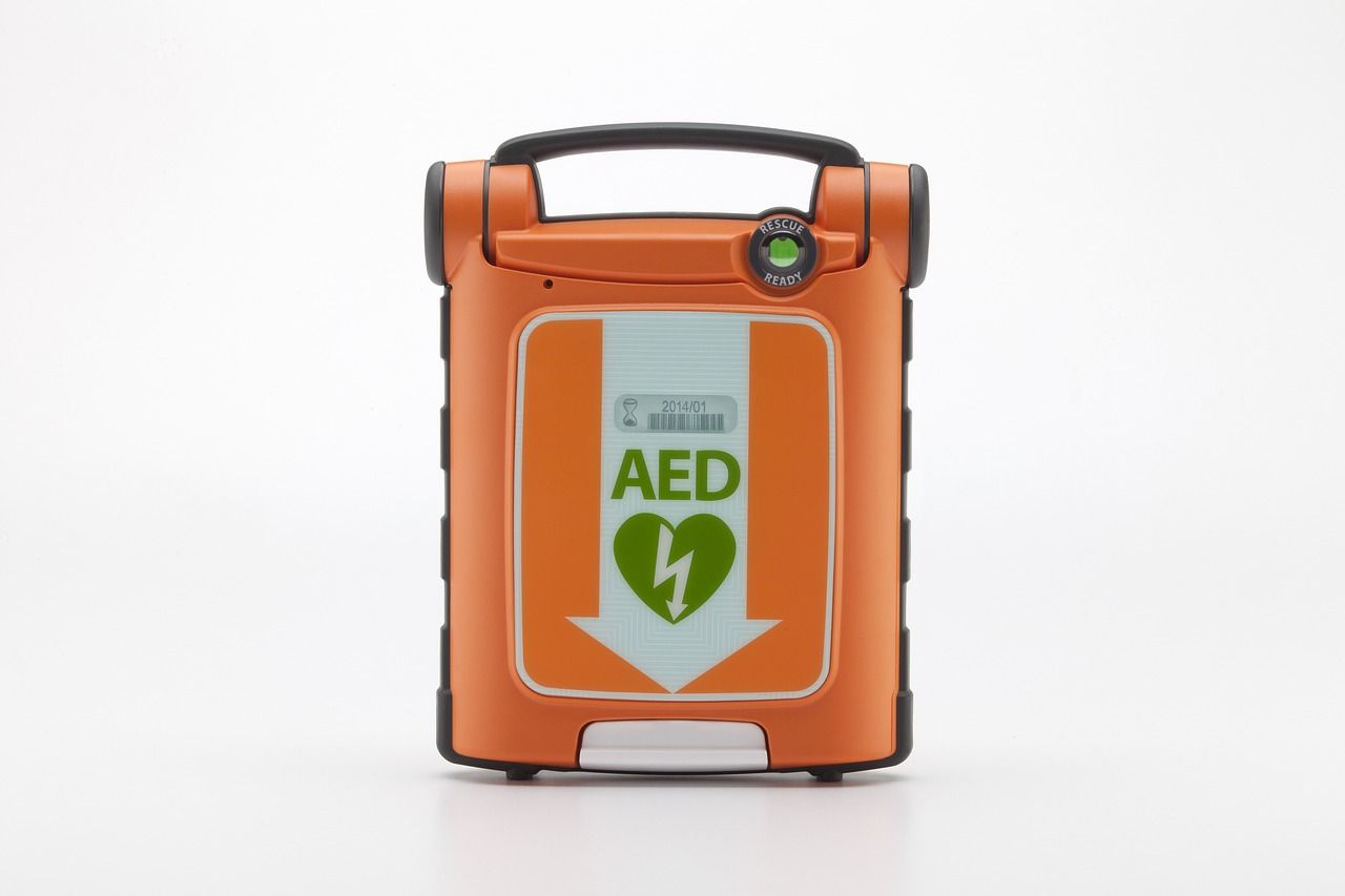 AED, Defibrillator, Erste Hilfe, Notfall