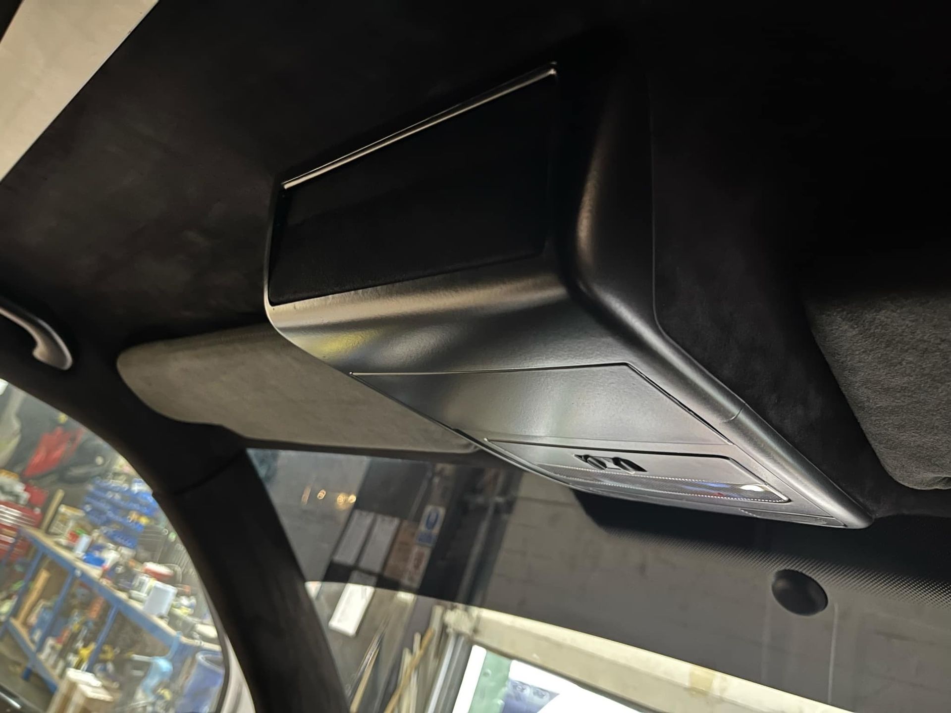 Upgraded suede headliner 