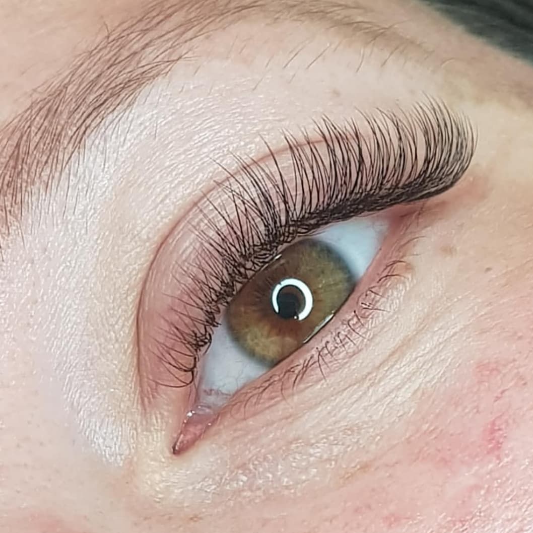 Russian volume eyelash extensions, Individual classic eyelash extensions, HD Brows, Henna Brows, Brow lamination, Hybrid eyelash extensions, Eyebrow wax and tint in Falmouth, Cornwall