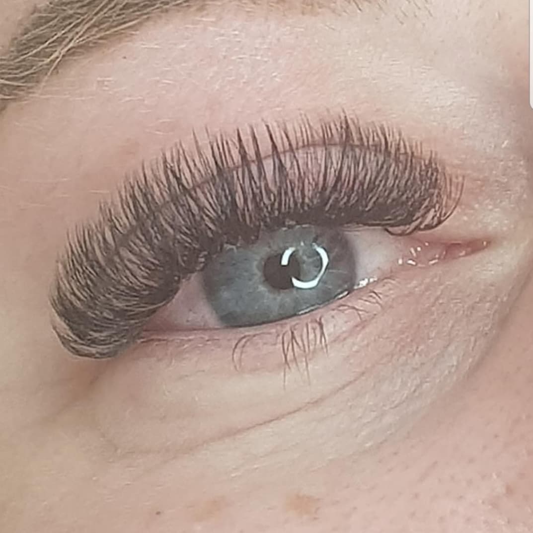 Russian volume eyelash extensions, Individual classic eyelash extensions, HD Brows, Henna Brows, Brow lamination, Hybrid eyelash extensions, Eyebrow wax and tint in Falmouth, Cornwall