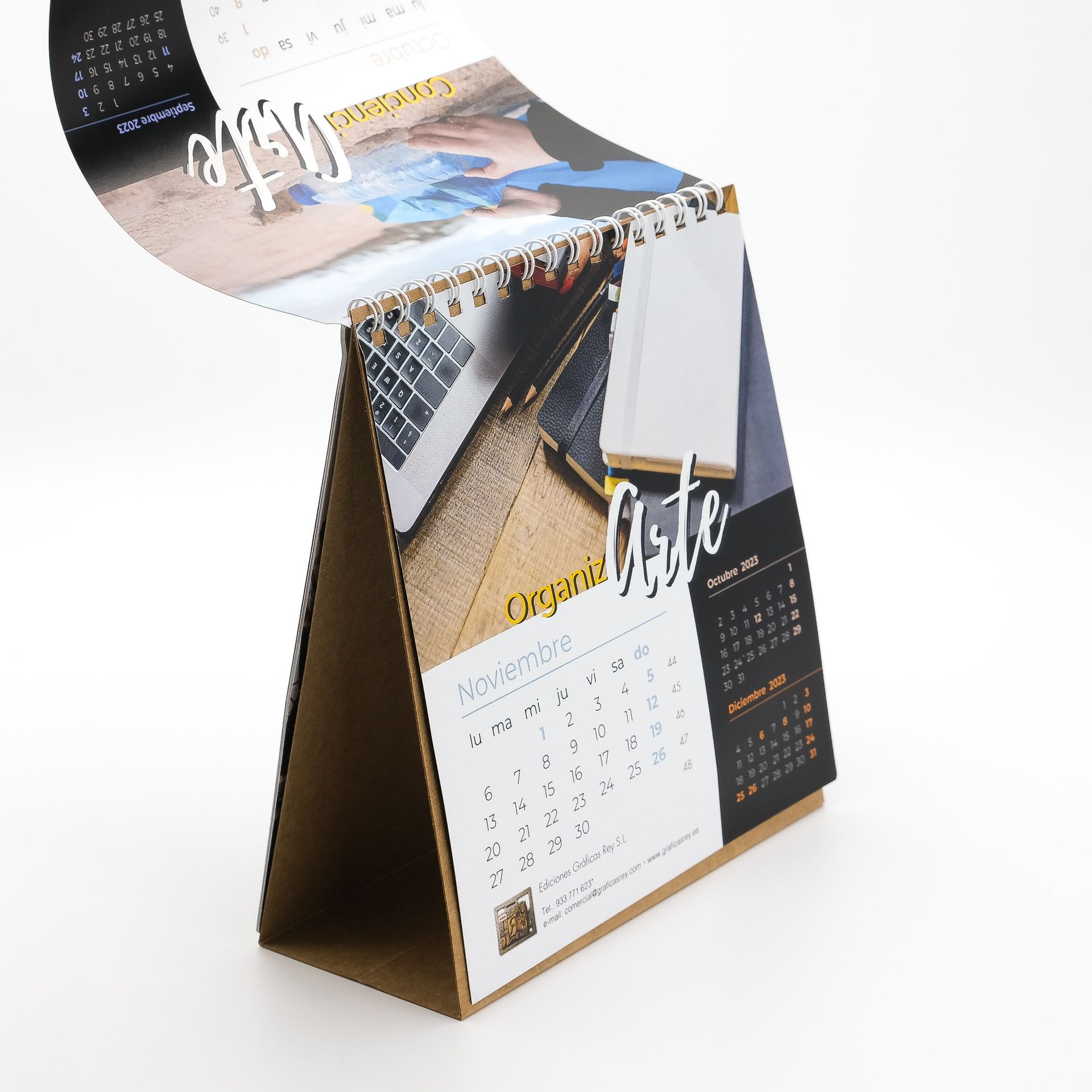 Un calendario con la palabra arte en él