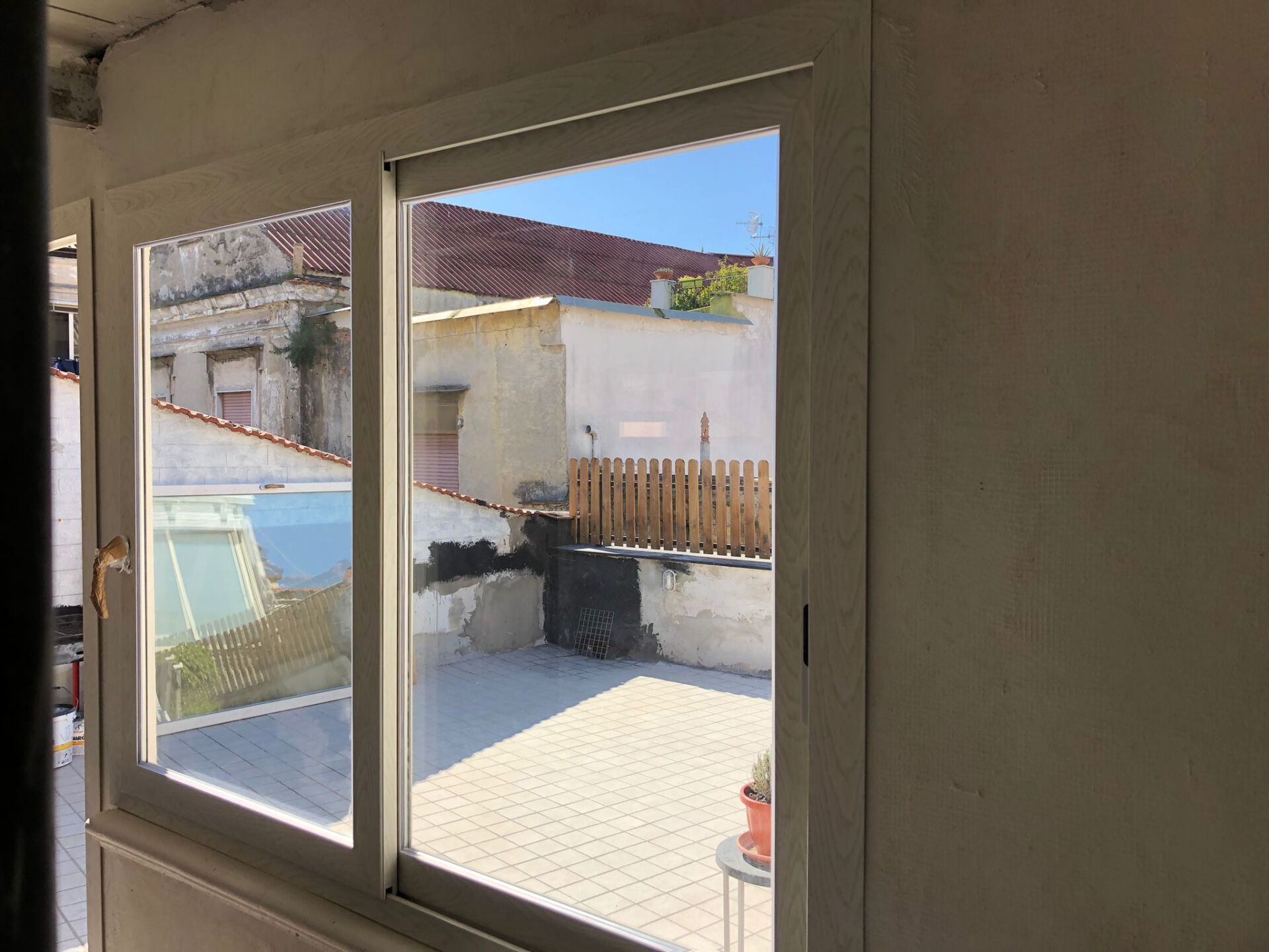 porta-finestra scorrevole in alluminio