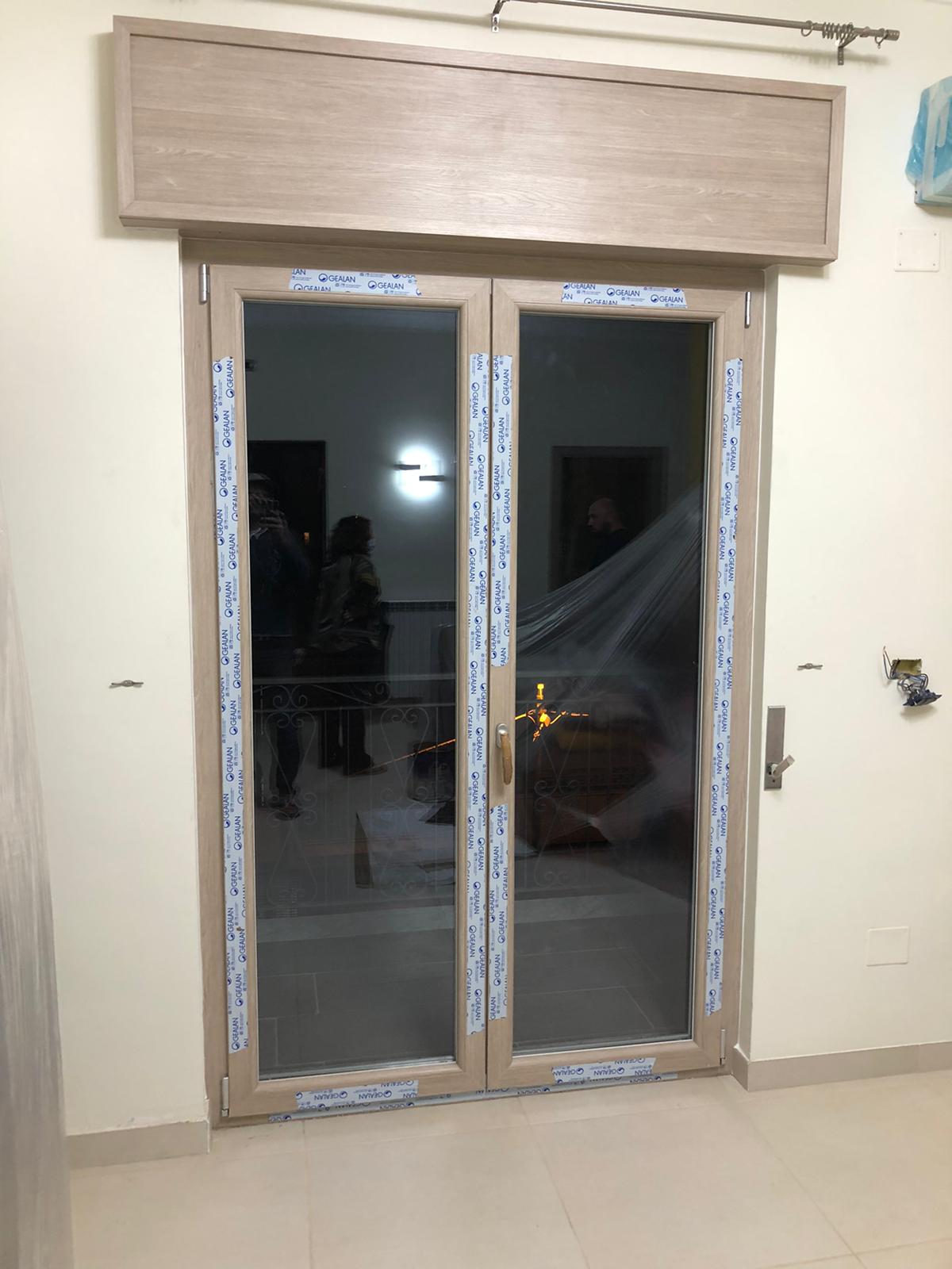 balcone con infissi in PVC