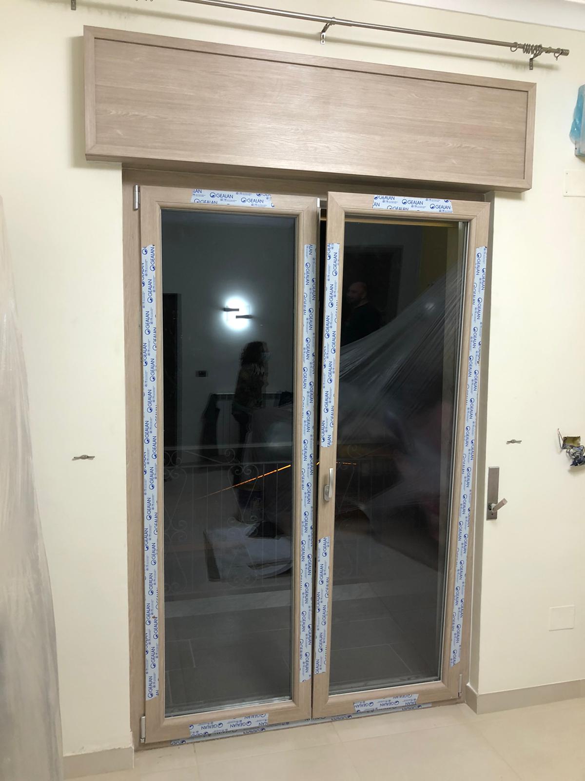 infissi a vasistas in PVC per il balcone