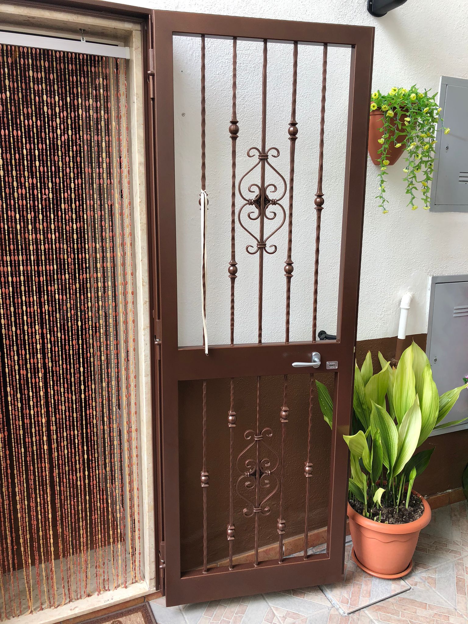 grata di protezione per la porta