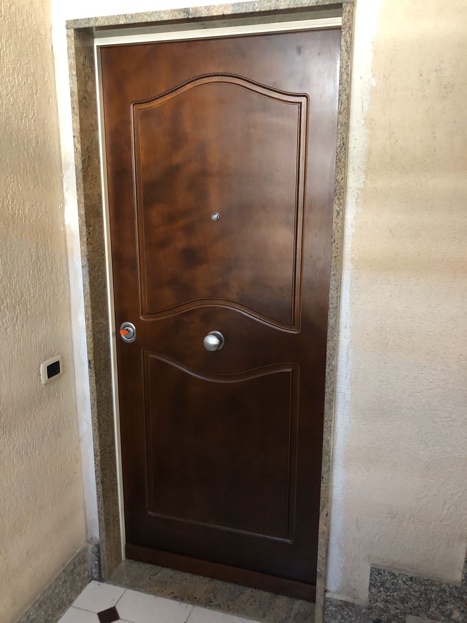 portoncino con serratura blindata