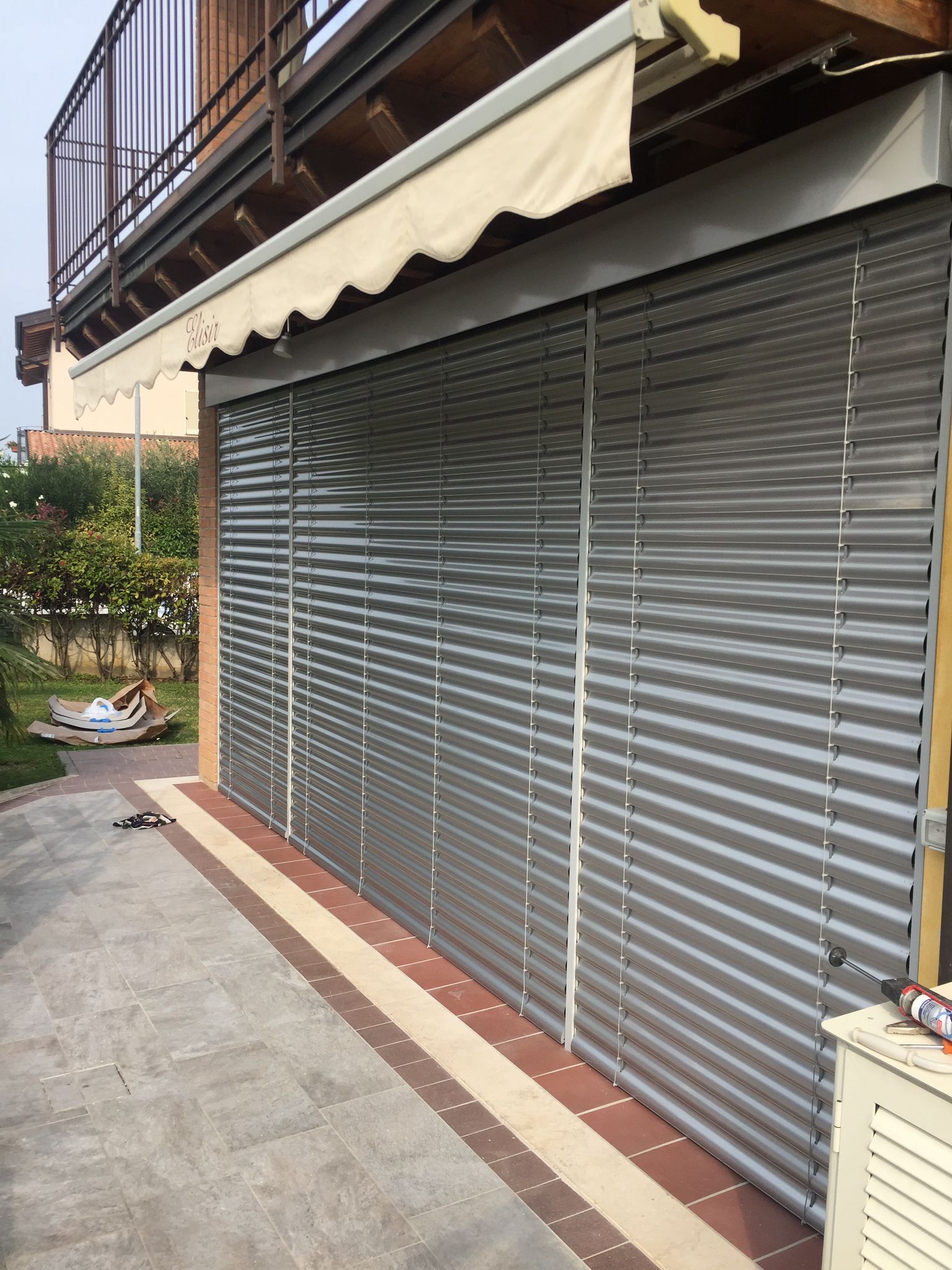 infisso con tenda da sole