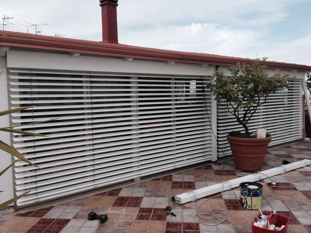terrazza con tenda frangisole
