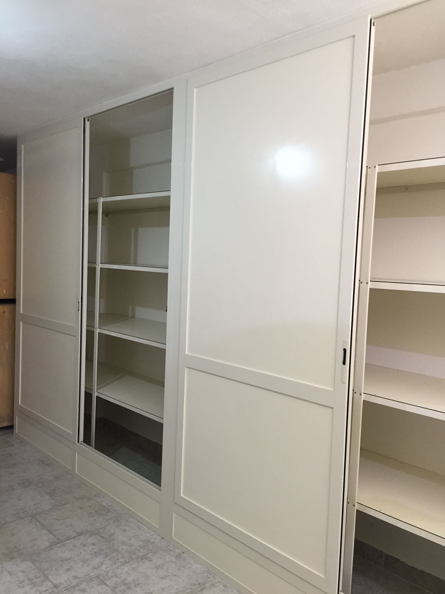 realizzazione di mobili in PVC