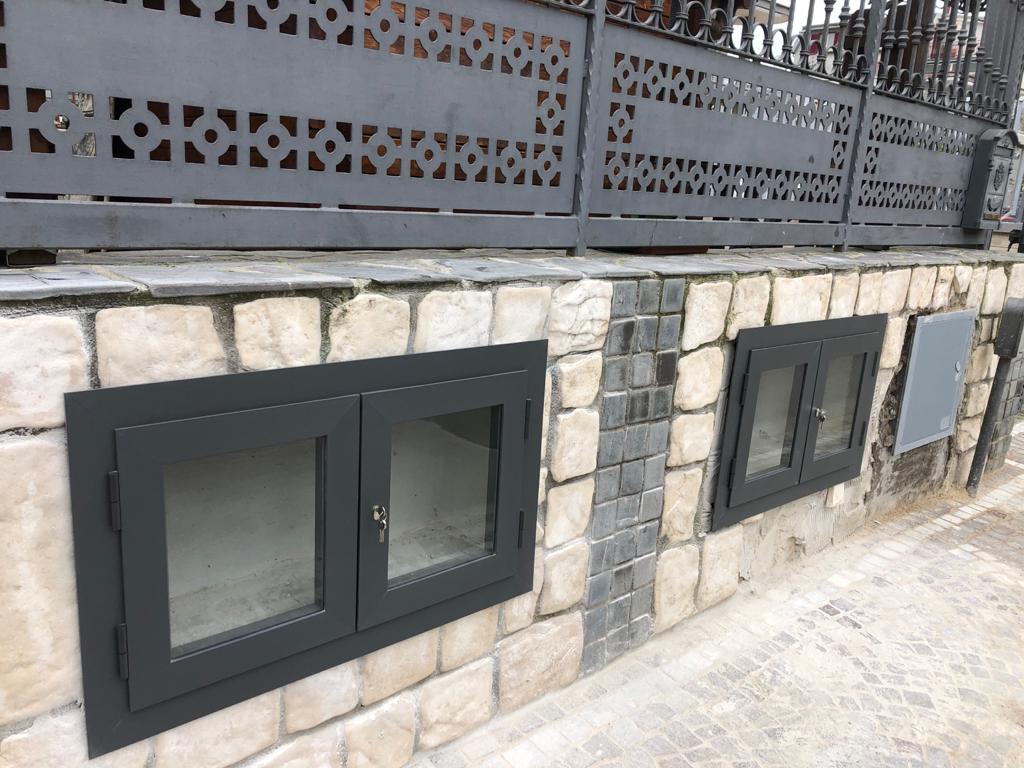 finestre al livello della strada