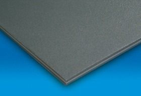 Lamiera grigia testurizzata, probabilmente in metallo o materiale composito, su sfondo blu.