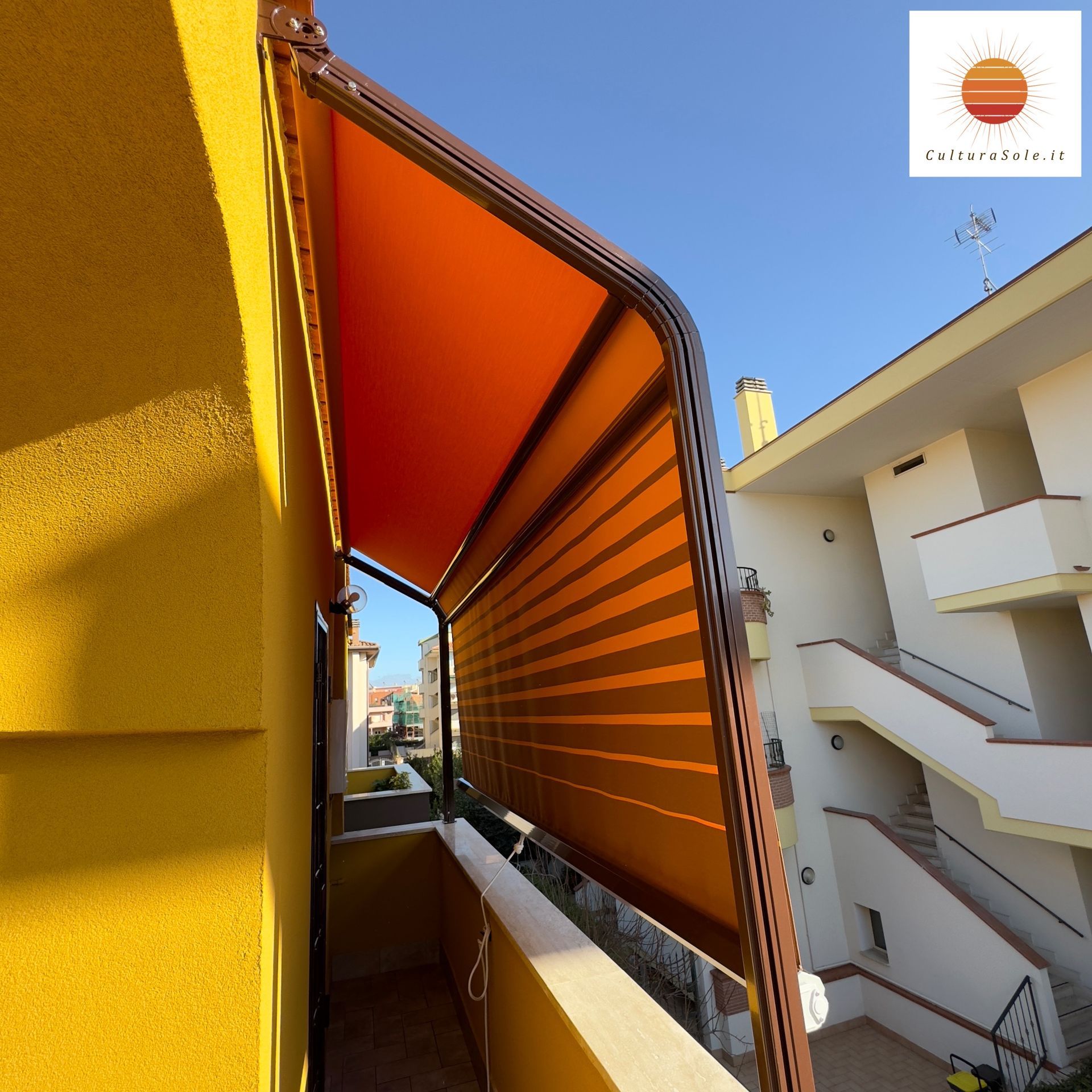 Tende da sole a guide laterali a Monte Compatri, Roma