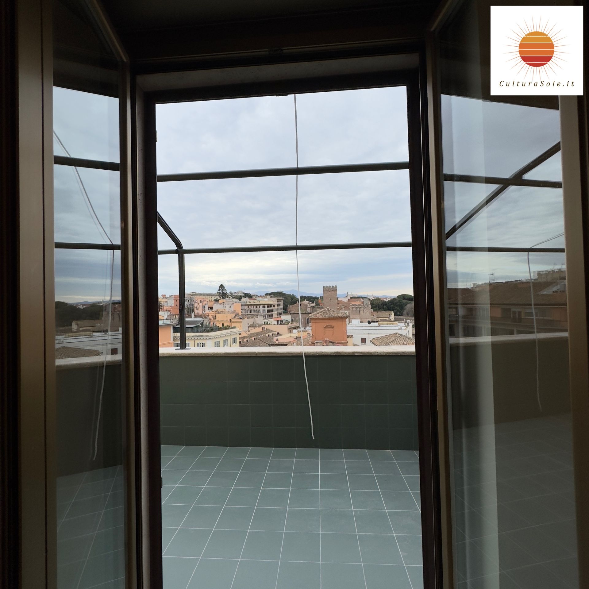 Tende da sole a guide laterali a Monte Compatri, Roma