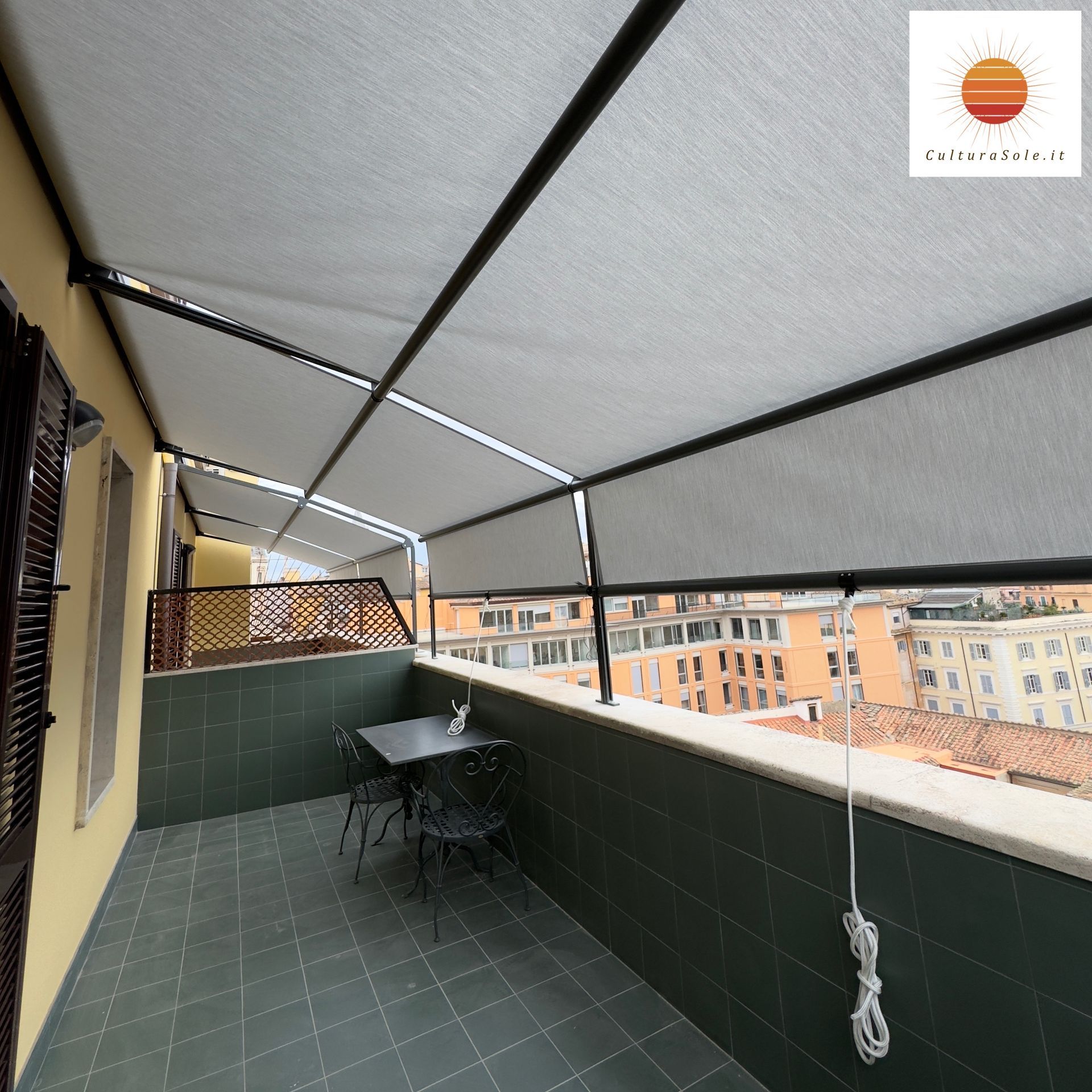 Tende da sole a guide laterali a Monte Compatri, Roma