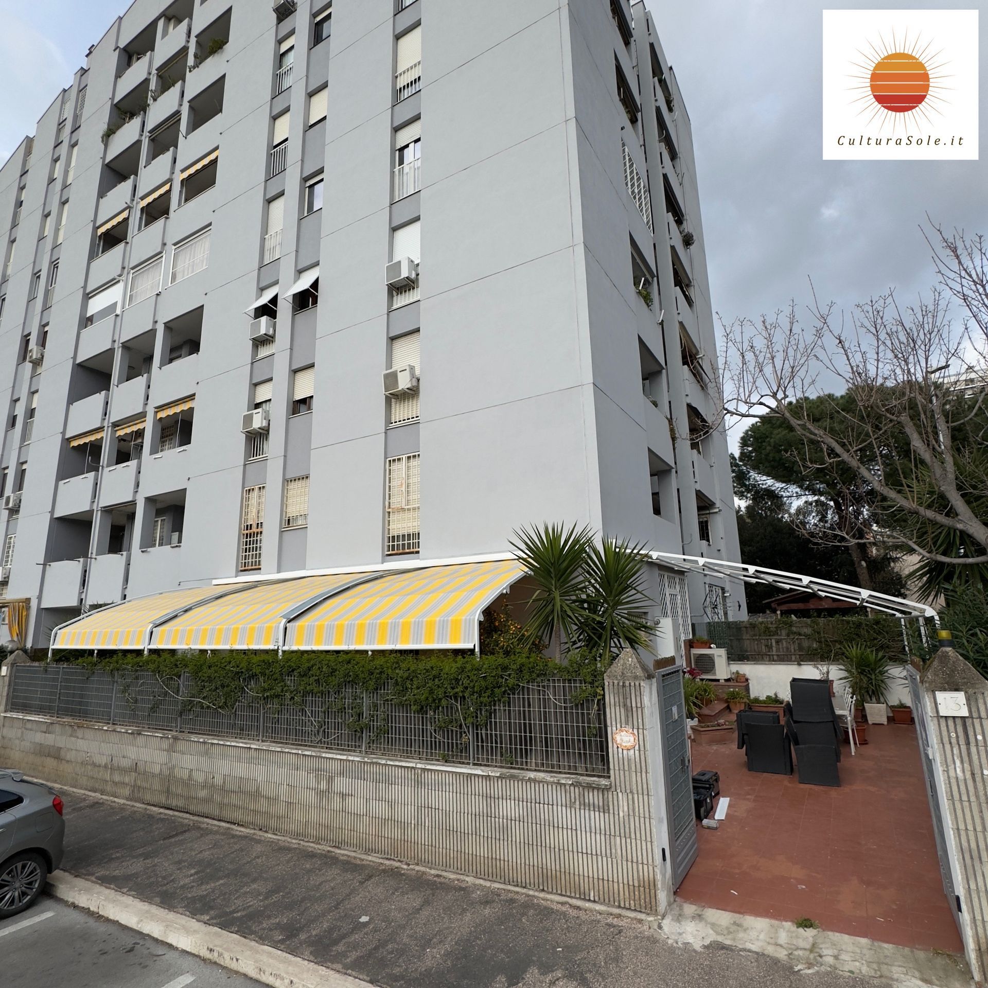 Tende da sole a guide laterali a Monte Compatri, Roma