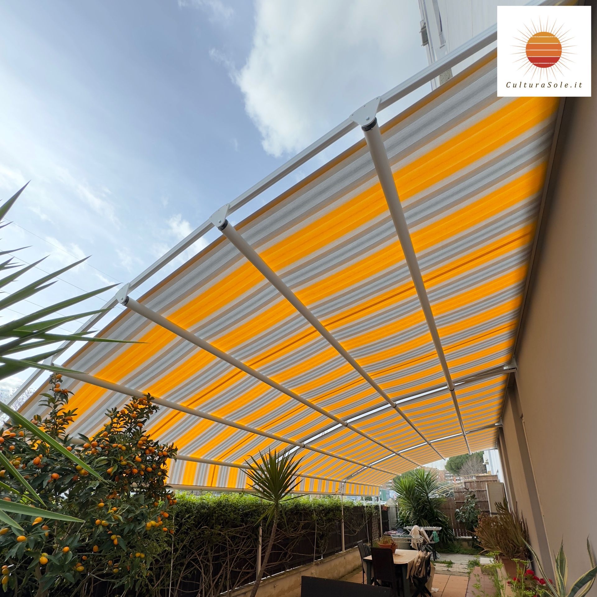 Tende da sole a guide laterali a Monte Compatri, Roma