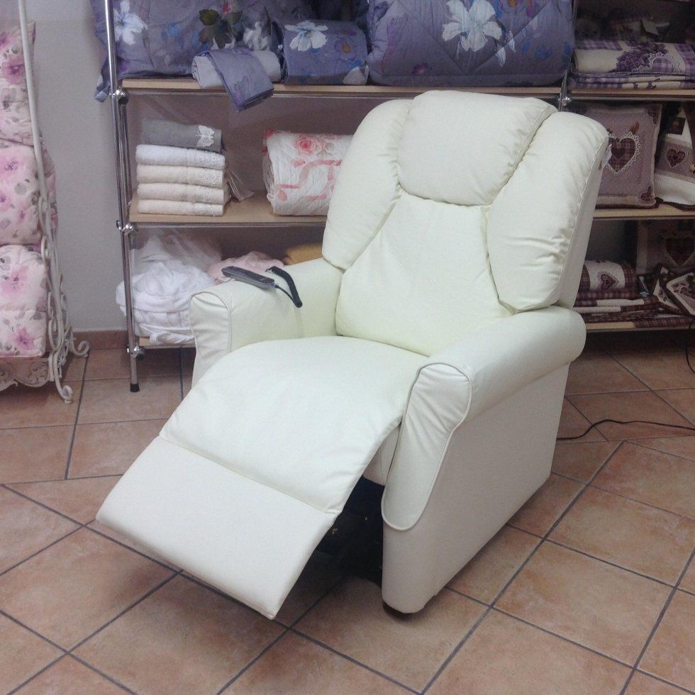 Poltrona con poggia piedi