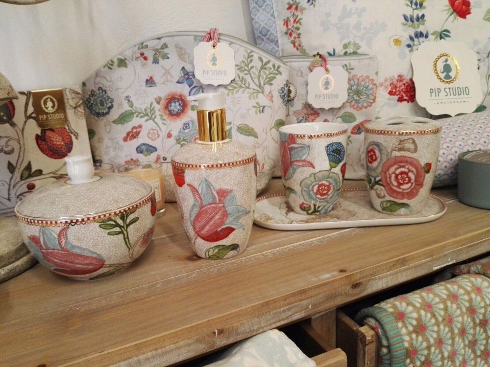 Set da cucina con fiori