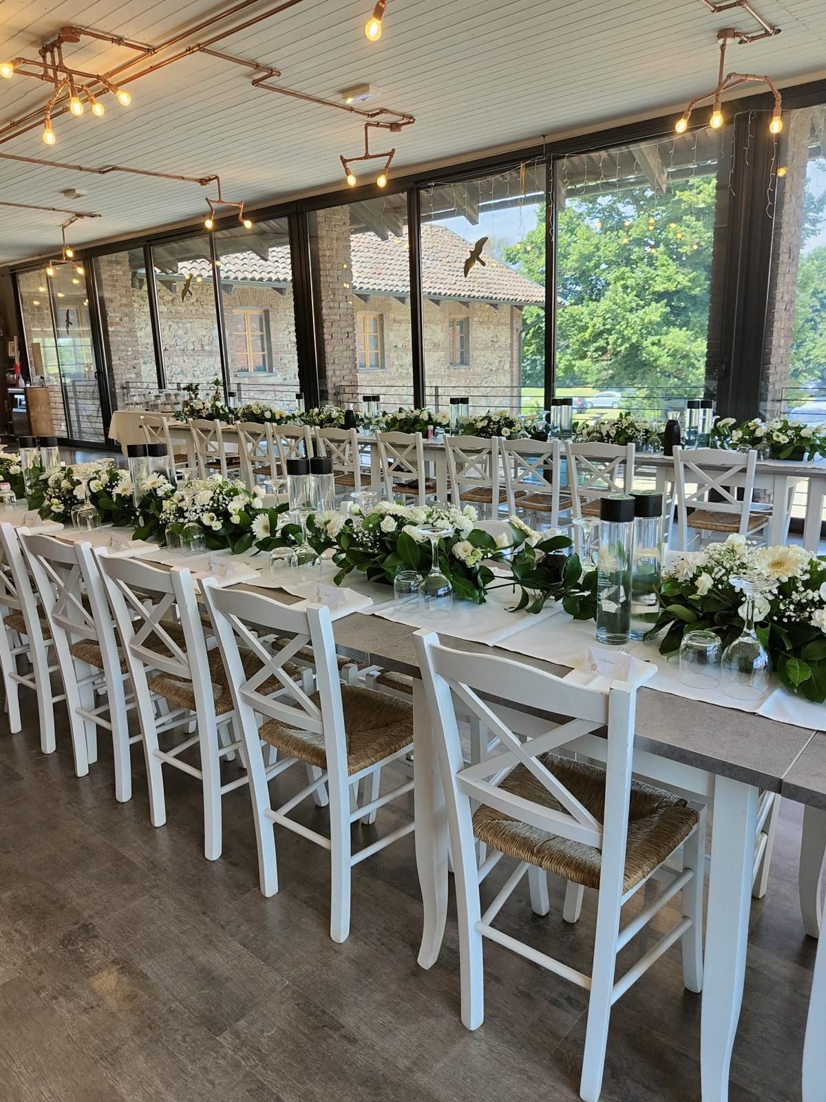 tavolo allestito per evento